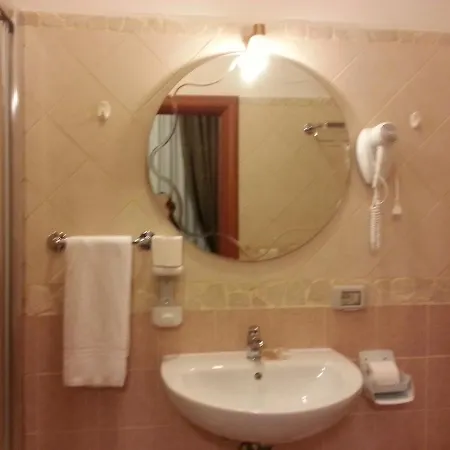 Alex Ii Affittacamere 3*